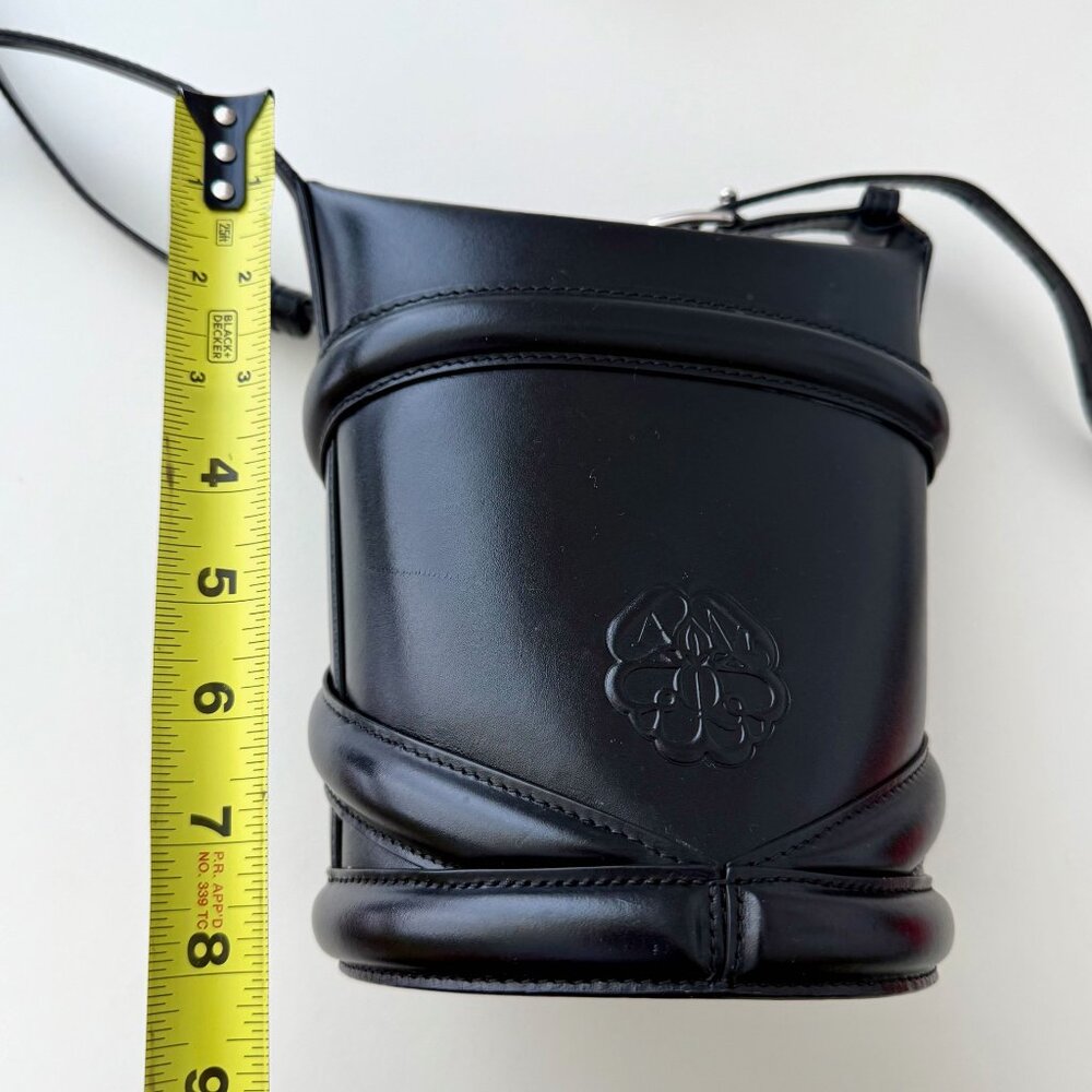 ALEXANDER MCQUEEN Small Curve Bucket Bag in Black Calf Leather - Picture 15 of 15